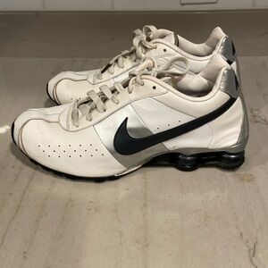 Men’s Nike shox